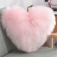 thumbnail image 3 of Oreiller en Forme de Cœur et Fourrure Nécessaire pour la Saint-Valentin, 3 of 5