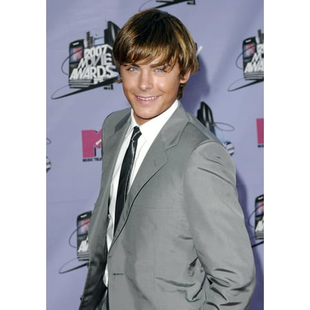 Zac Efron At Arrivals For 2007 Mtv Movie Awards - Arrivals Gibson Amphitheatre At Universal Studios Universal City Ca June 03 2007 Photo By Michael GermanaEverett Collection