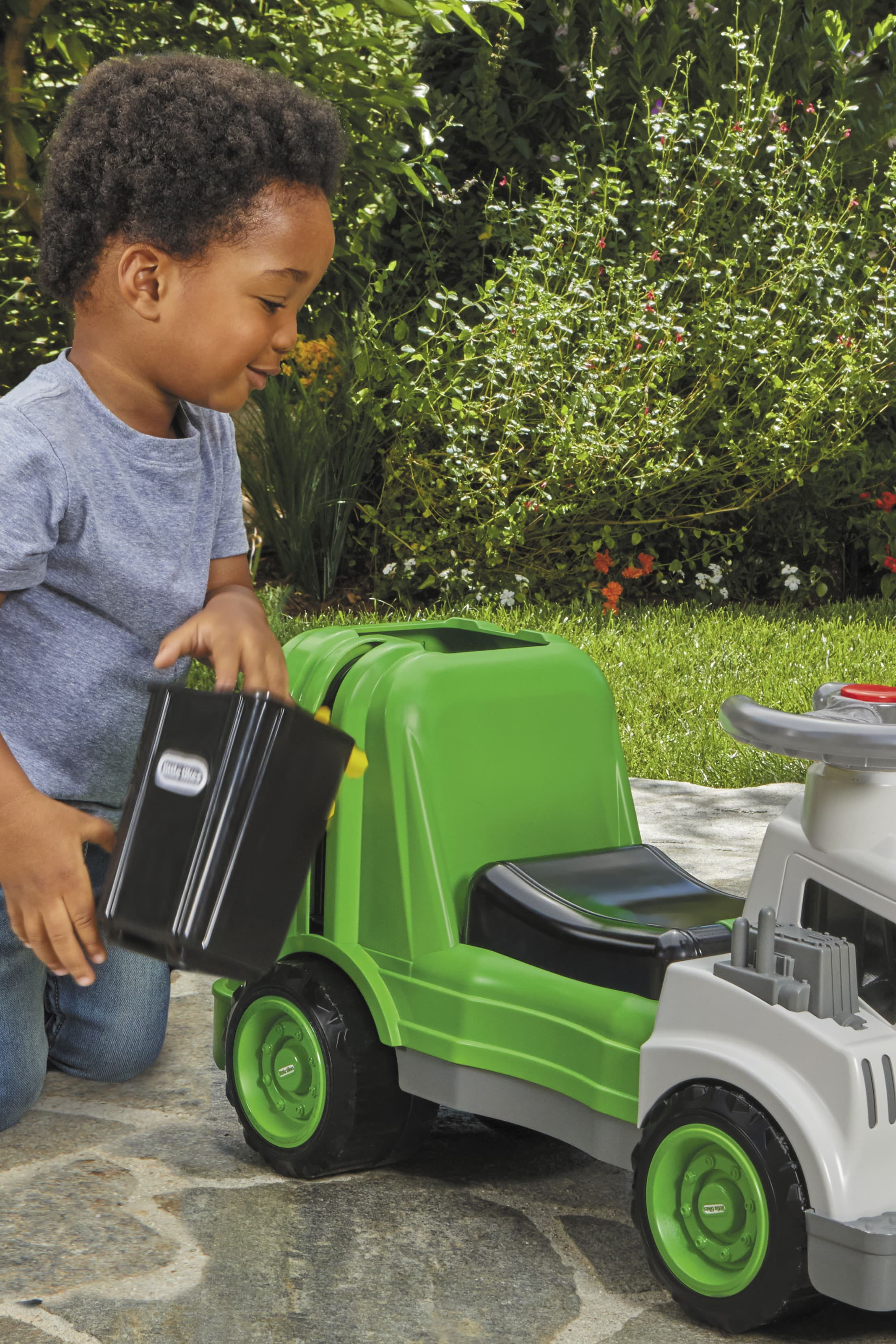 Little Tikes Dirt Diggers Garbage Truck Scoot Ride on with Working Horn, Trash Bin, Toddlers Ages 2 to 5 Years