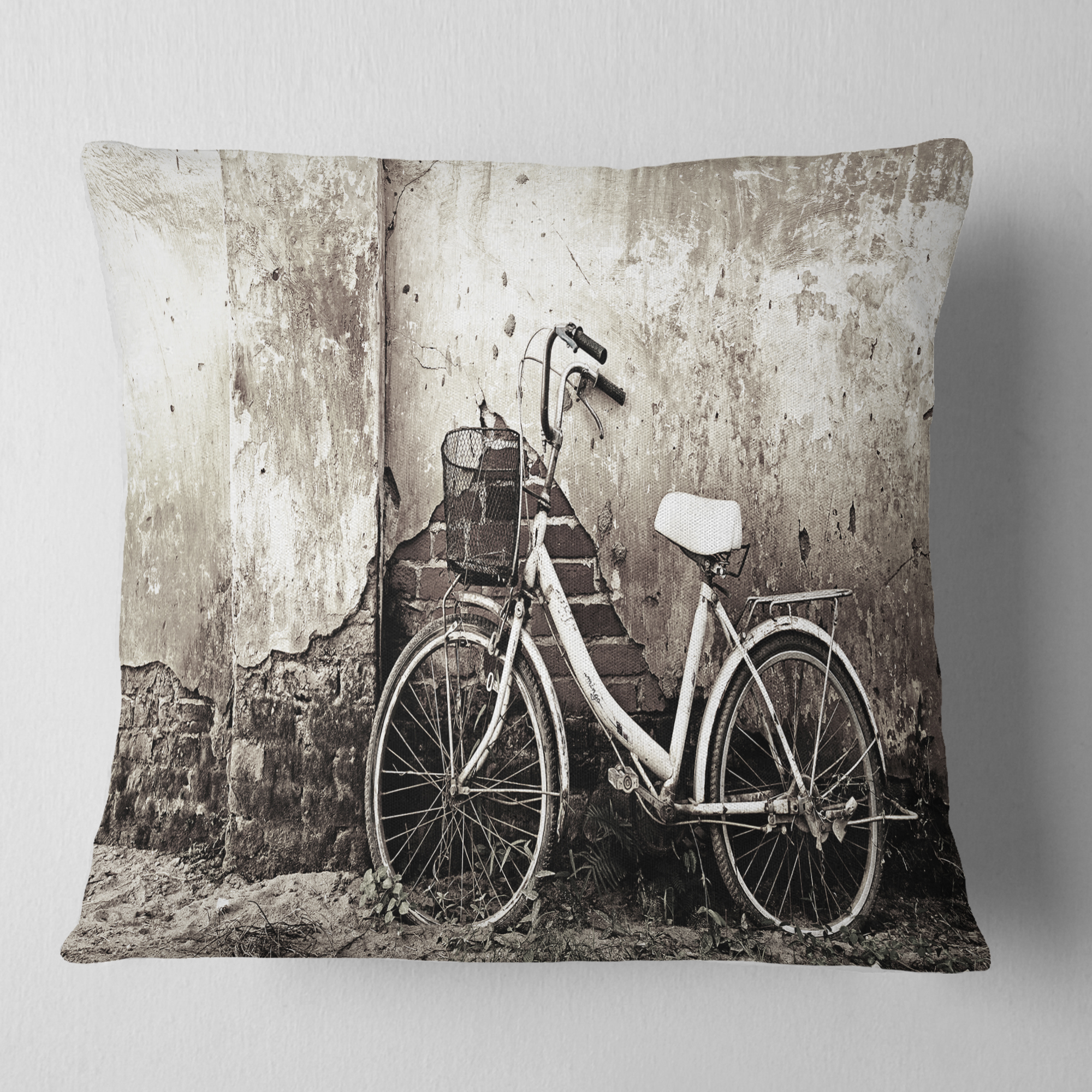Designart Old Bicycle and Cracked Wall - Photography Throw Pillow - 18x18
