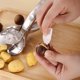 thumbnail image 4 of Fiudx Abridor de Castañas de Acero Inoxidable, Diseño de Hoja Dentada, Fácil de Pelar, Perfecto para Asar y Hornear, Herramienta de Cocina Multiusos, Ideal para Delicias Navideñas, Incluye 1 Abridor, 4 of 6