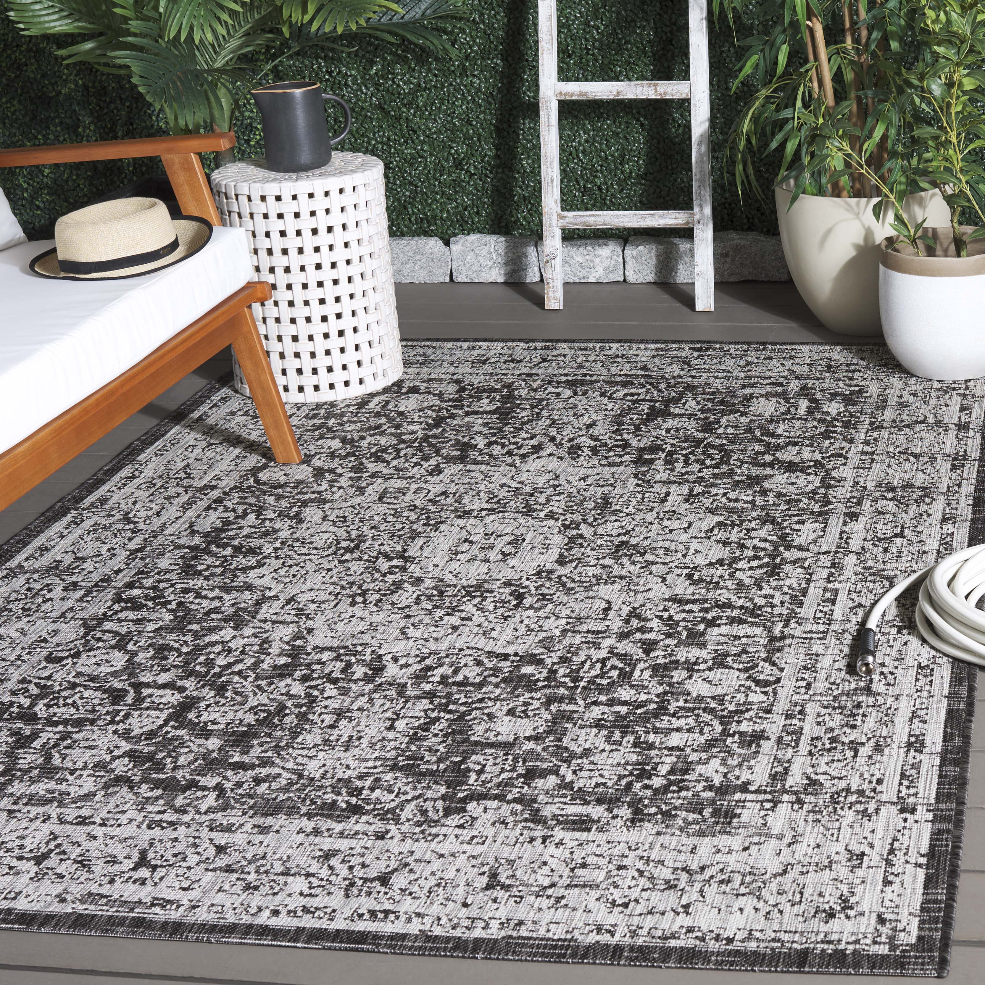 Safavieh Courtyard Rupert Medallion Indoor/Outdoor Area Rug, Gray/Black, 6'7" x 9'6"
