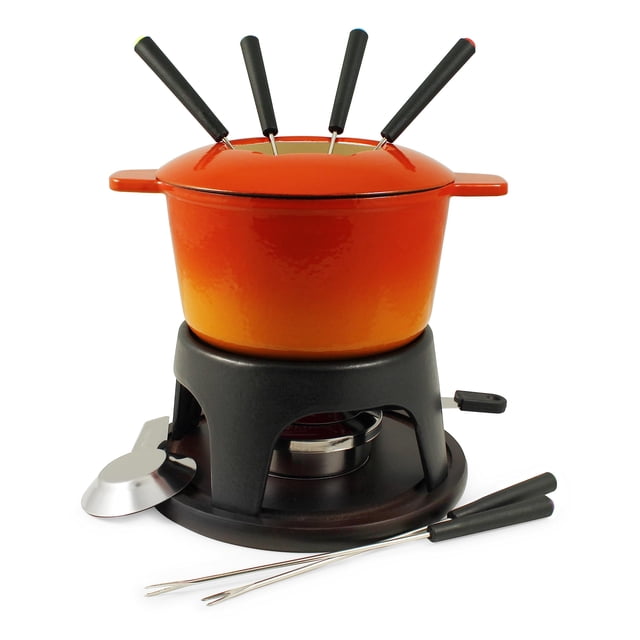 juego de fondue de hierro fundido swissmar sierra, 1,6 cuartos de galón (1,6 litros) — vista frontal centrada de olla esmaltada en degradado naranja sobre rechaud negro; incluye tapa con ranuras para 6 tenedores con mangos negros y puntas de colores, quemador de gel, aro antisalpicaduras metálico y base acanalada para servir; destaca la distribución de calor y es ideal para servir queso, carne y chocolate.