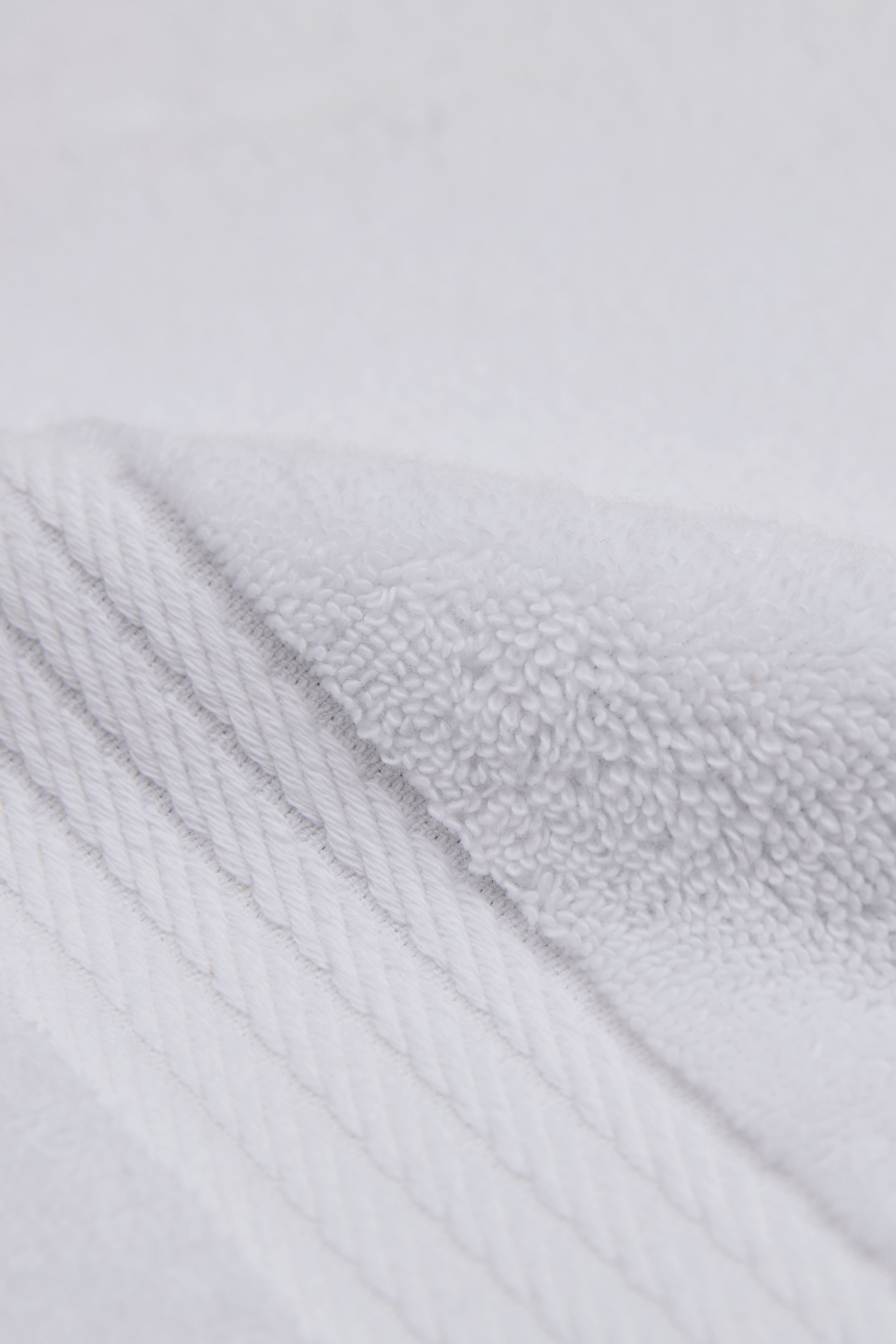 Ozdilek 4-Piece 16x30 Hand Towels  575 GSM – 100% Turkish Cotton, Luxury Soft , Quick Dry & Absorbent, Fade-Resistant, Comfortable & High-Quality Cotton Towel  (Bright White)