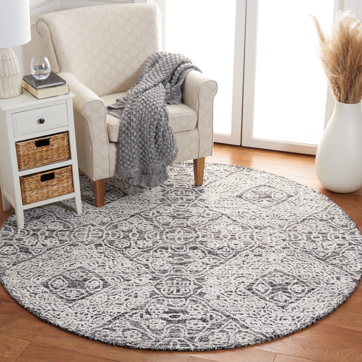 SAFAVIEH Precious Sandford Geometric Runner Rug, Black/Ivory, 2'3" x 8'