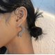 thumbnail image 2 of Pendientes retro sencillos shaofei forma de serpiente 2 piezas dorados, 2 of 4