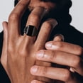 thumbnail image 4 of Anillo de dedo de acero inoxidable negro impermeable con letra personalizada A M S A Z, sello de inicial elegante para hombre, 4 of 4