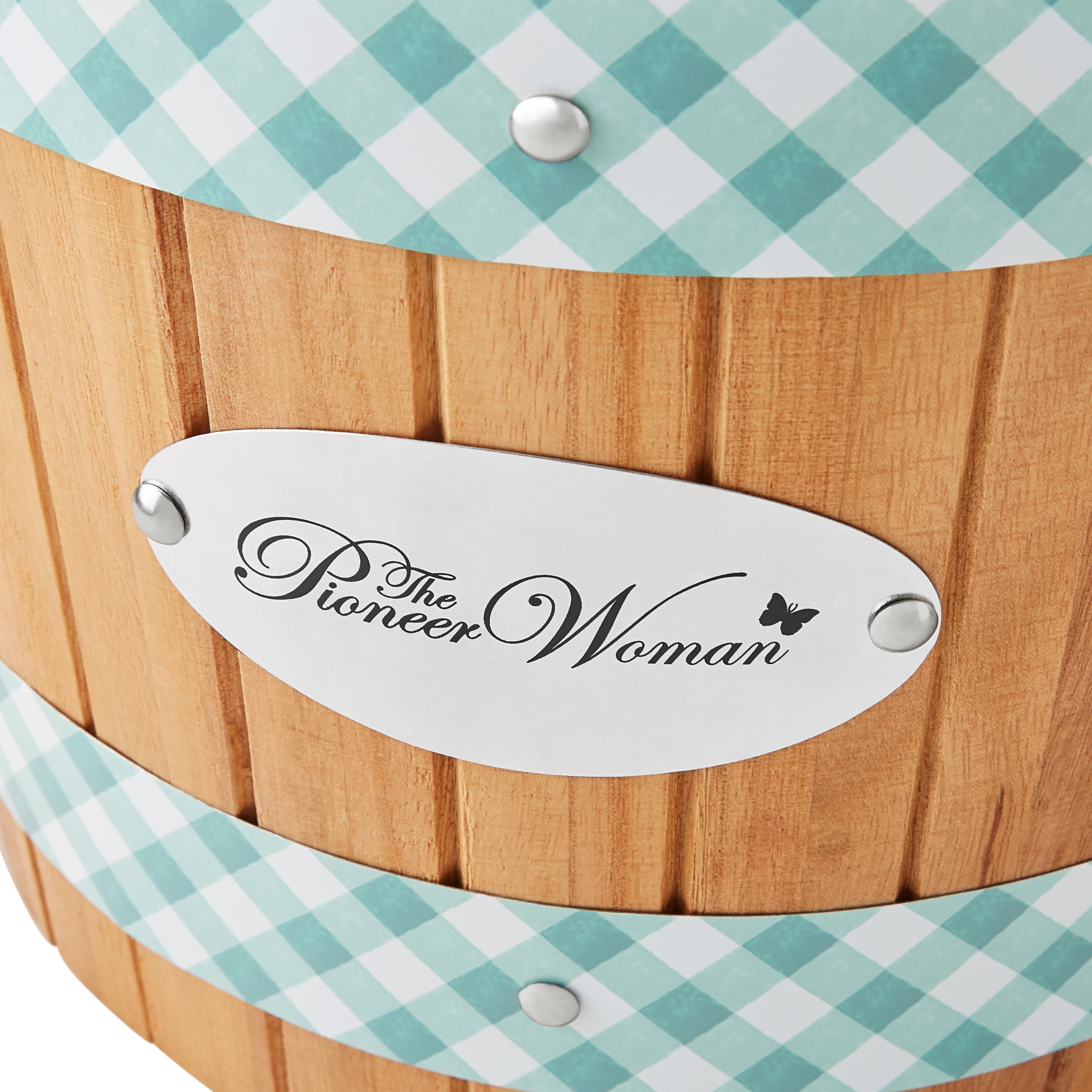 The Pioneer Woman's New Line Includes An Old-Fashioned Style Ice Cream Maker