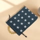 thumbnail image 4 of Bolsas de cuerda impresas en forma de estrella de 2 piezas, color azul marino, tela de lino, 4 of 5