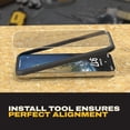 thumbnail image 4 of Protector de pantalla DEWALT de vidrio templado resistente para iPhone 17 Pro Max, 4 of 8