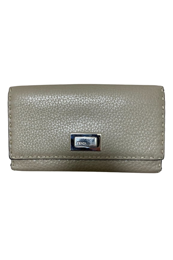 Pre-Owned FENDI Selleria Turnlock Peekaboo Long Wallet in Greige for Women (Good)