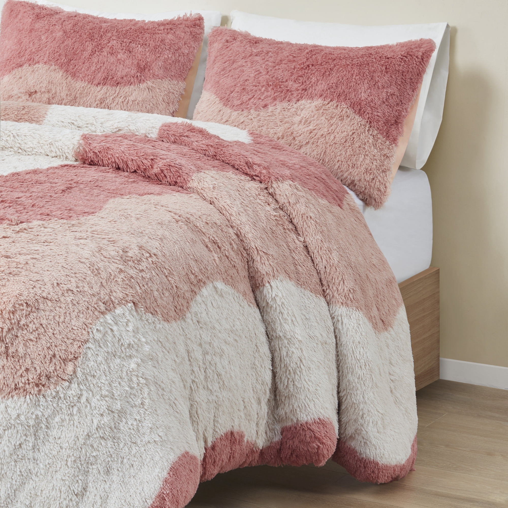 Intelligent Design Twin/Twin XL Comforter Set, Shaggy Faux Fur Wave Warm Bedding Set, 2-Piece Striped Ombre Design Warm Comforter Bed Set, Blush