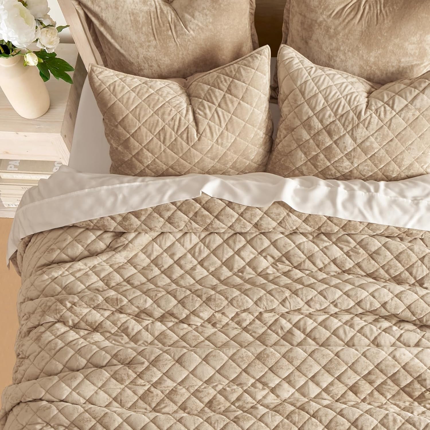 EVERGRACE Luxury Velvet Quilt Set Queen Size, Diamond Quilted Lightweight Velvet Comforter for All Season, Ultra Soft Oversized Bedspread Coverlet Bedding Set with 2 Pillow Shams, Beige Taupe