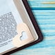 thumbnail image 1 of Marcapáginas de cuero con forma de corazón hecho a mano | Marcapáginas de lectura personalizado con funda de terciopelo | Regalo para amantes de la lectura, lectores y estudiantes, 1 of 5