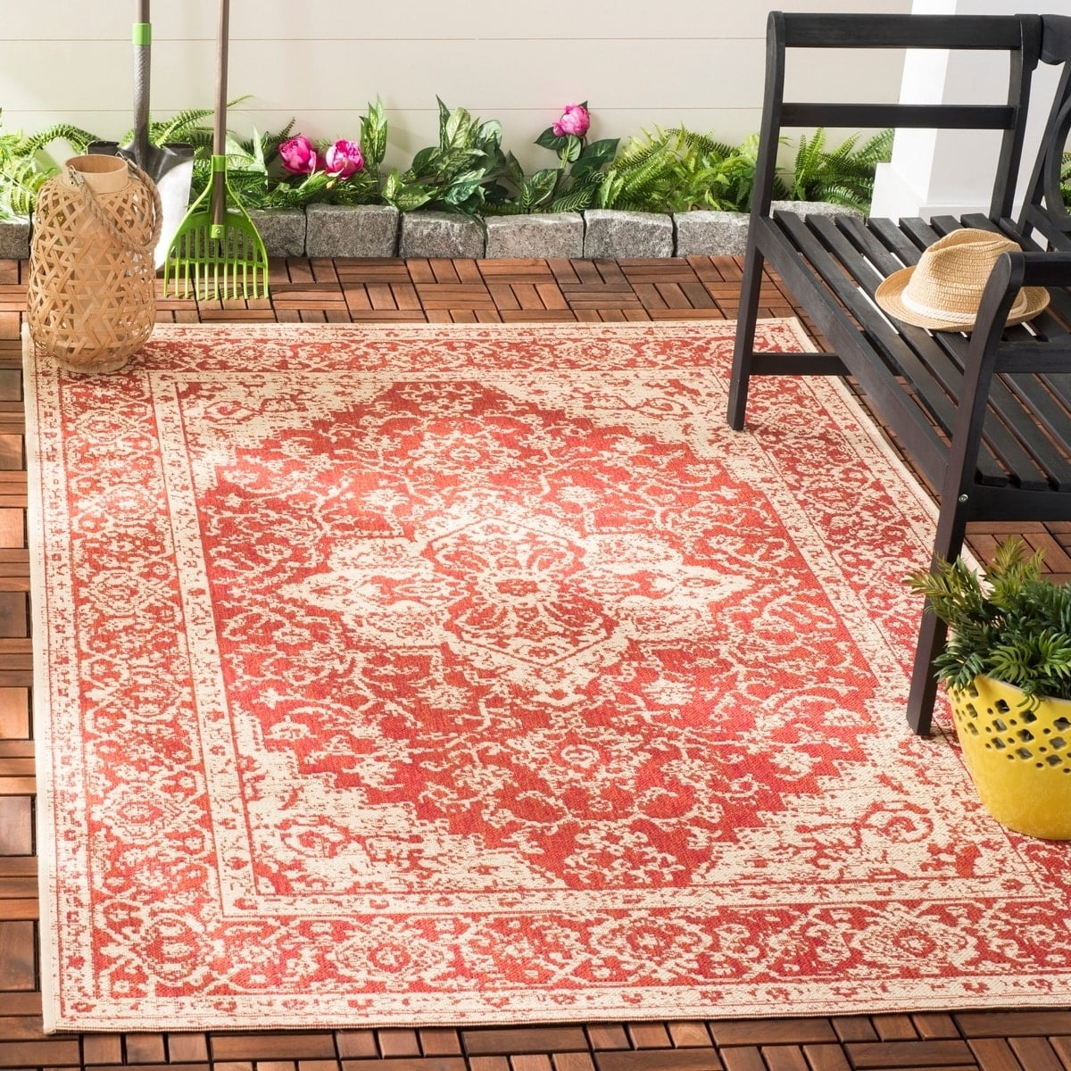Safavieh Beach House BHS137 Indoor/Outdoor Area Rug