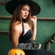 thumbnail image 3 of 1 par de guantes negros de mendigo punk harapientos para Halloween (negro y gris), 3 of 8