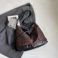 thumbnail image 1 of Bolso bandolera sencillo con doble hombro y estampado de leopardo, estilo universitario, de gran capacidad, con lazo para mujer, novedad de invierno de 2025, 1 of 5
