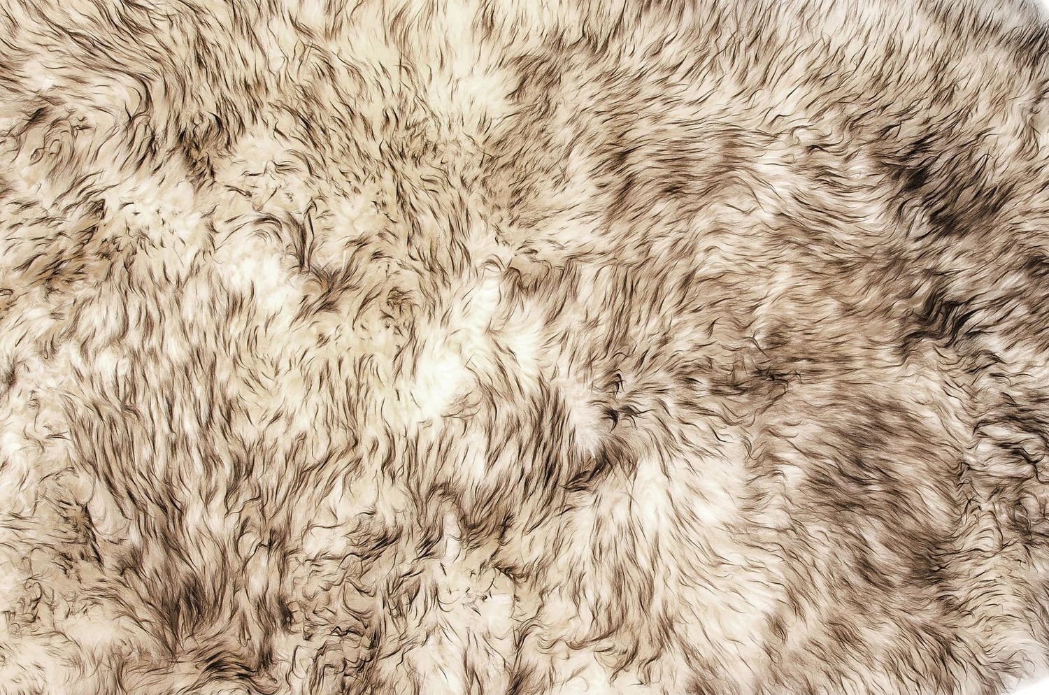 NEW ZEALAND SHEEPSKIN QUATTRO RUG 4' X 6'