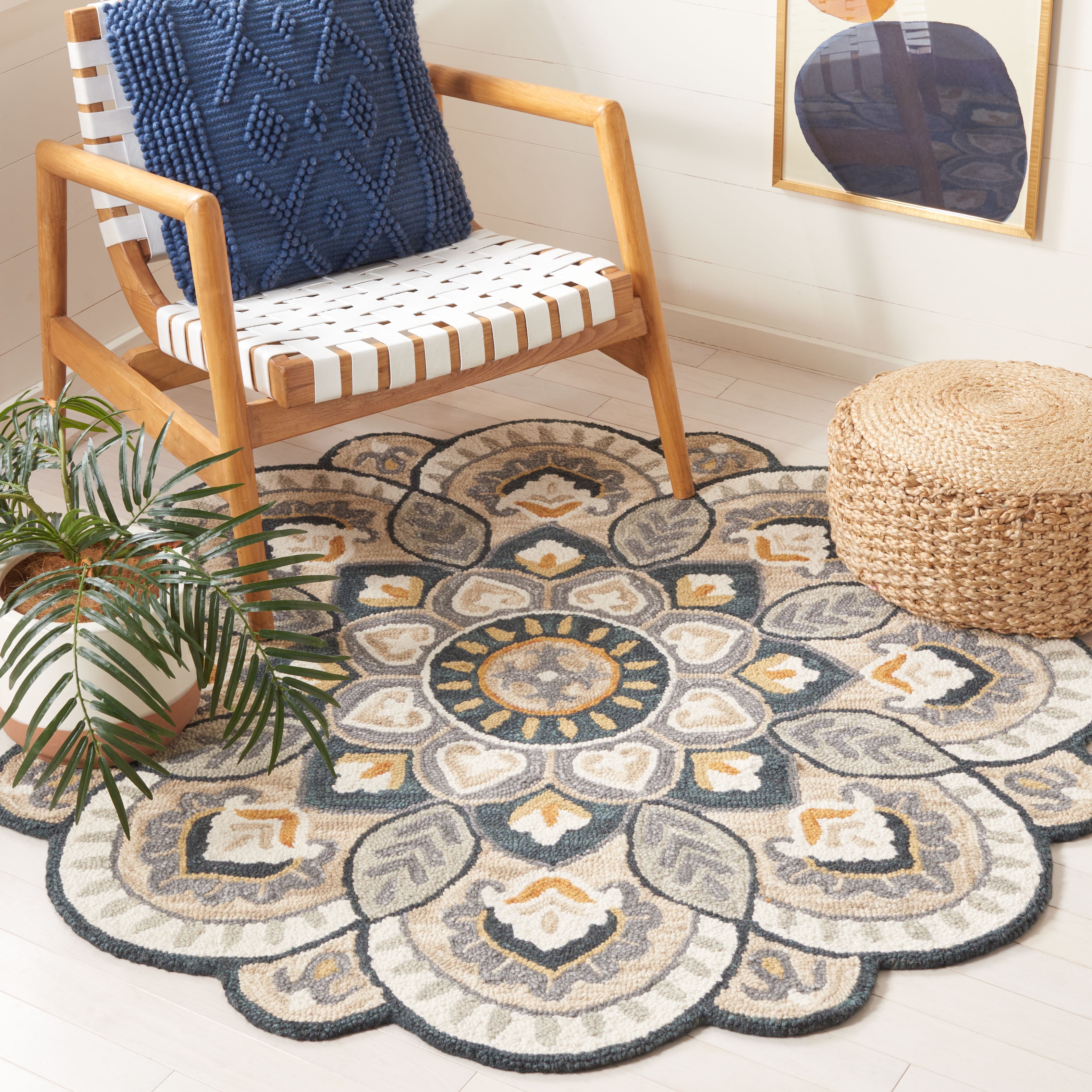 SAFAVIEH Novelty Mordikai Floral Area Rug, Beige/Navy, 8' x 8' Round