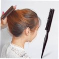 thumbnail image 4 of Cepillo de madera con cerdas de jabalí y peine de dientes anchos para peinar y dar volumen al cabello rizado., 4 of 5