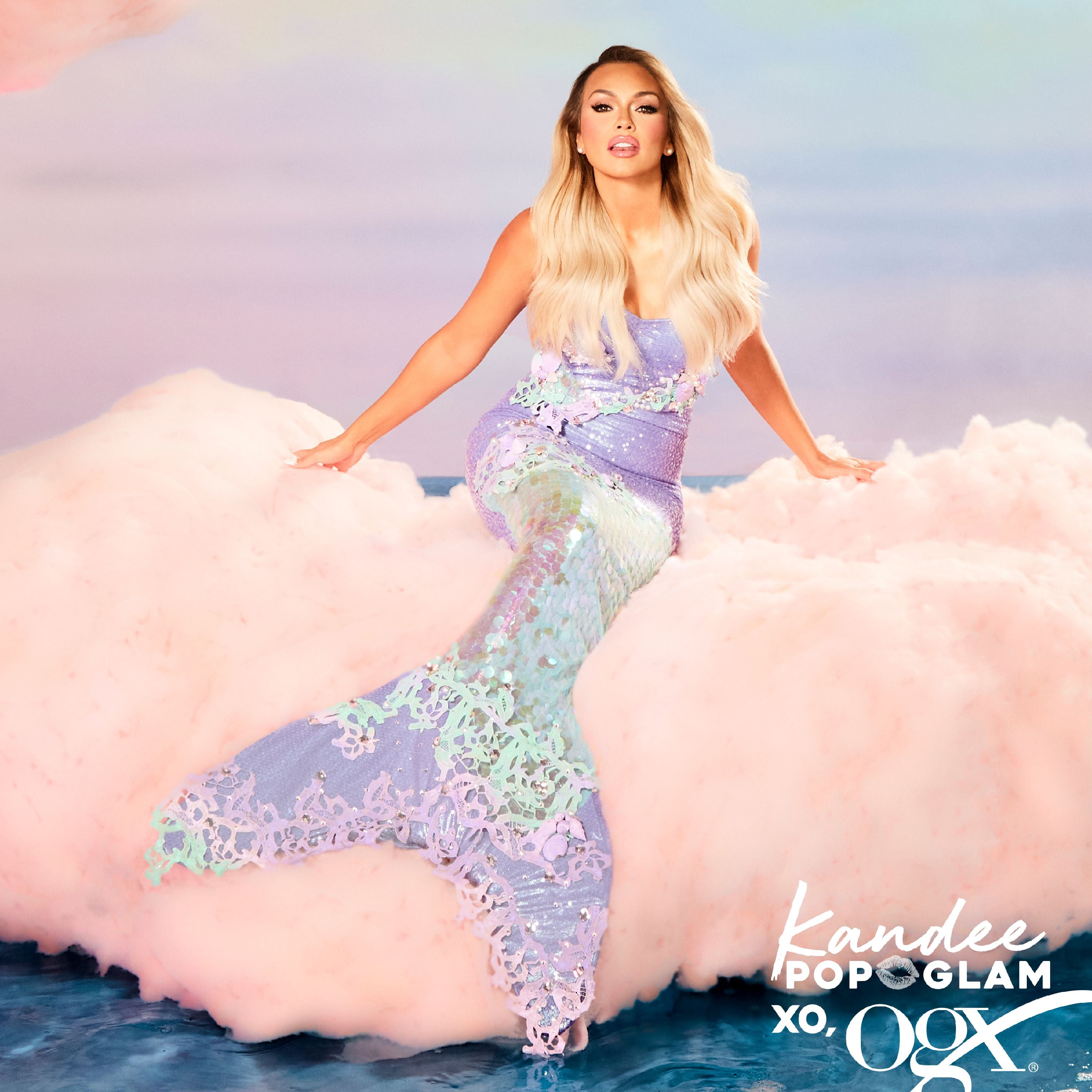 OGX Kandee Johnson Collection Mermaid Dust Dry Shampoo for Oily Hair, Absorbs Dirt & Oil to Revitalize Hair & Features Kandee's Signature Semi-Sweet Floral Scent, 5 oz