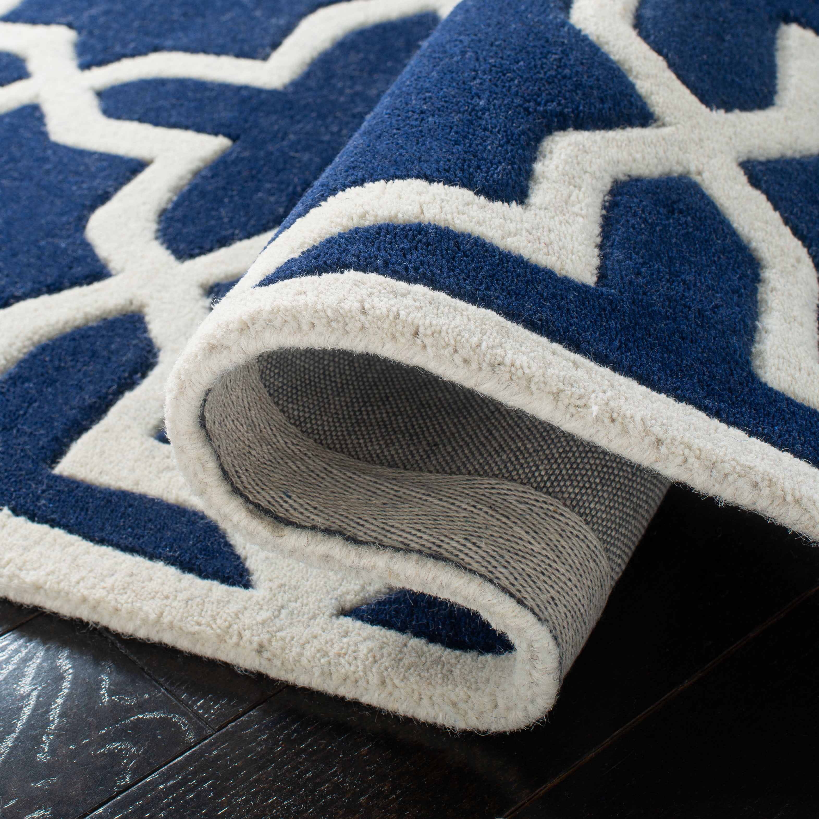 SAFAVIEH Chatham Giovanni Geometric Wool Area Rug, Dark Blue/Ivory, 5' x 5' Round