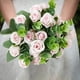 thumbnail image 4 of Ramo de Flores Artificiales Yasi Roses - 35 Cm (13,7 Pulgadas) Flores de Plástico Artificiales Rojas, Rosas y Naranjas para Decoración Del Hogar, Sala de Estar y Bodas | 1 Unidad, 4 of 6