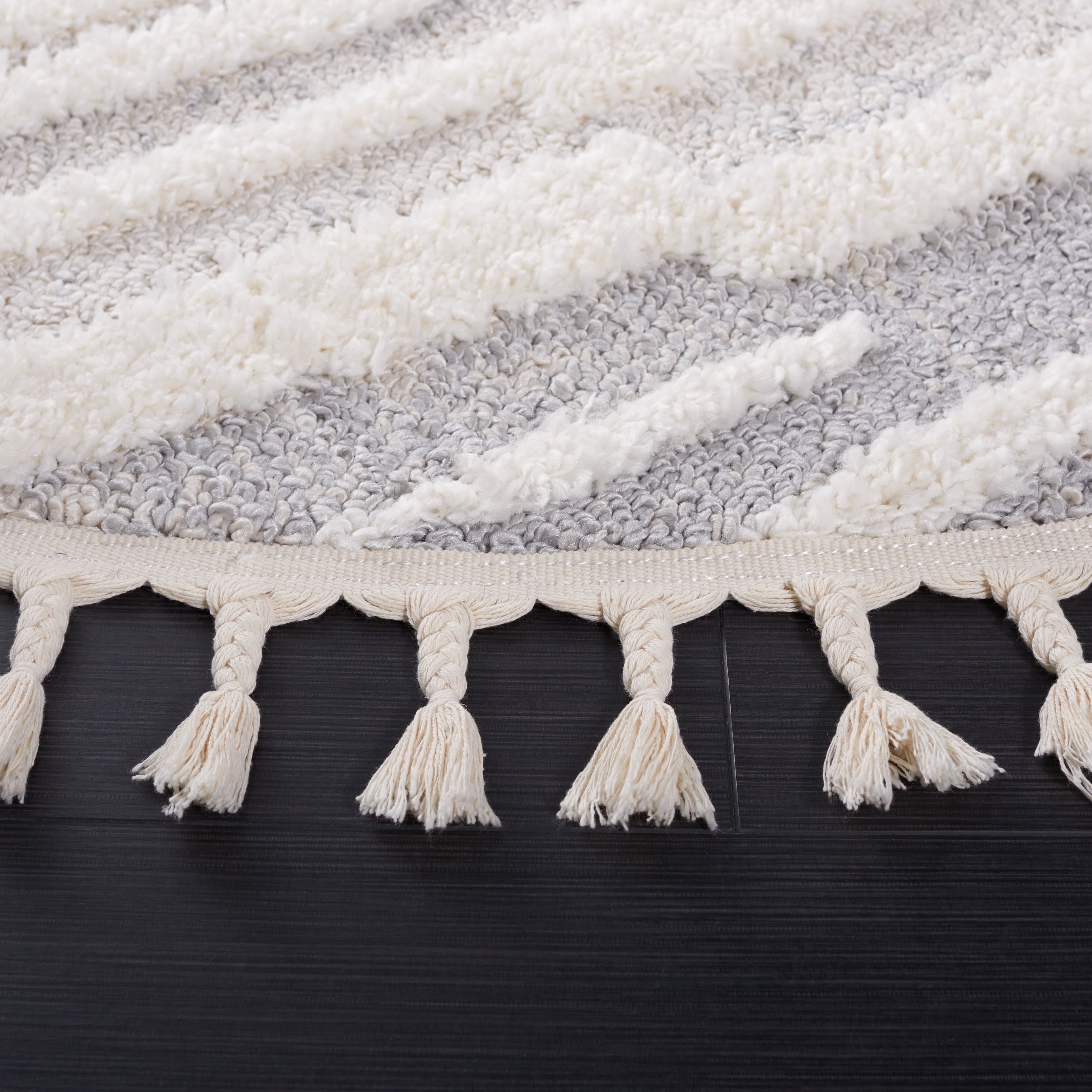 SAFAVIEH Moroccan Tassel Tom Geometric Striped Shag Area Rug, Beige/Ivory, 6'7" x 6'7" Round