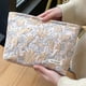 thumbnail image 1 of Bolsa de maquillaje floral Bolsa para el cuidado de la piel para niñas Bolsa de almacenamiento de maquillaje (Flor Gesang amarilla), 1 of 7