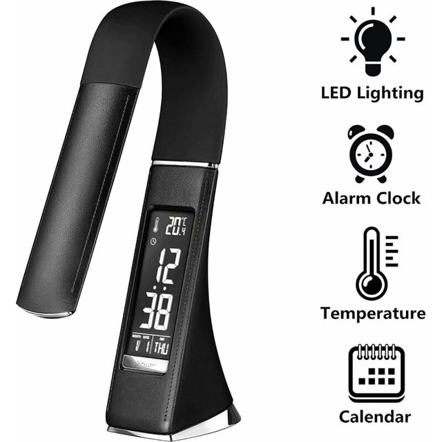 lámpara de escritorio esquí led u2 5w pantalla regulable con reloj despertador negro, vista 3/4 de lámpara de mesa con base triangular y cuello de cisne flexible, pantalla VA vertical integrada que muestra hora digital, calendario y temperatura, acabado tipo leatherette negro y luz LED en el extremo del brazo; diseño sin vidrio, adecuada también como luz de lectura compacta para escritorio o mesita de noche.