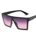 thumbnail image 1 of Gafas de sol Vintage planas para hombre y mujer, lentes de sol cuadradas negras, con degradado UV400, una pieza, 2023 qiuyongming unisex, 1 of 2