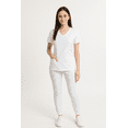 thumbnail image 2 of Scrubs Médicos Mujer | Uniformes para Doctoras y Enfermeras M11 BLANCO MED, 2 of 4