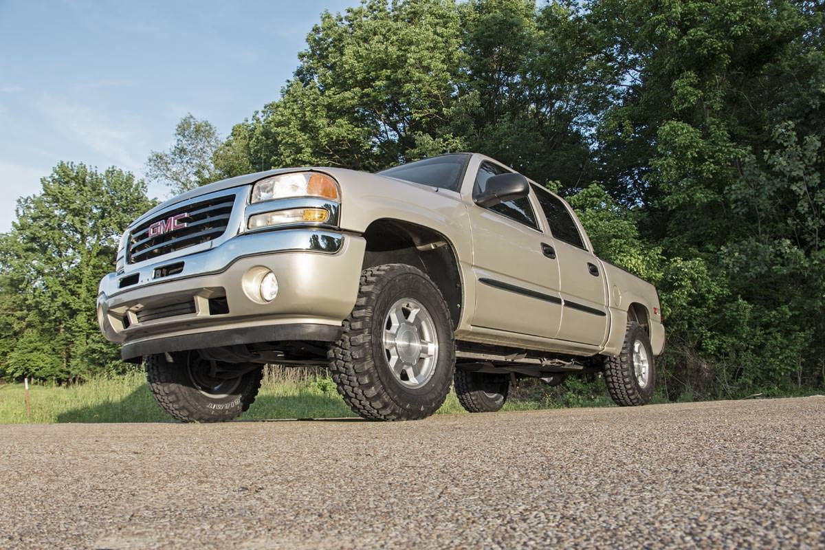 Rough Country 2" Leveling Lift Kit (fits) 2001-2010 Chevy Silverado GMC Sierra HD | Suspension System | 8597