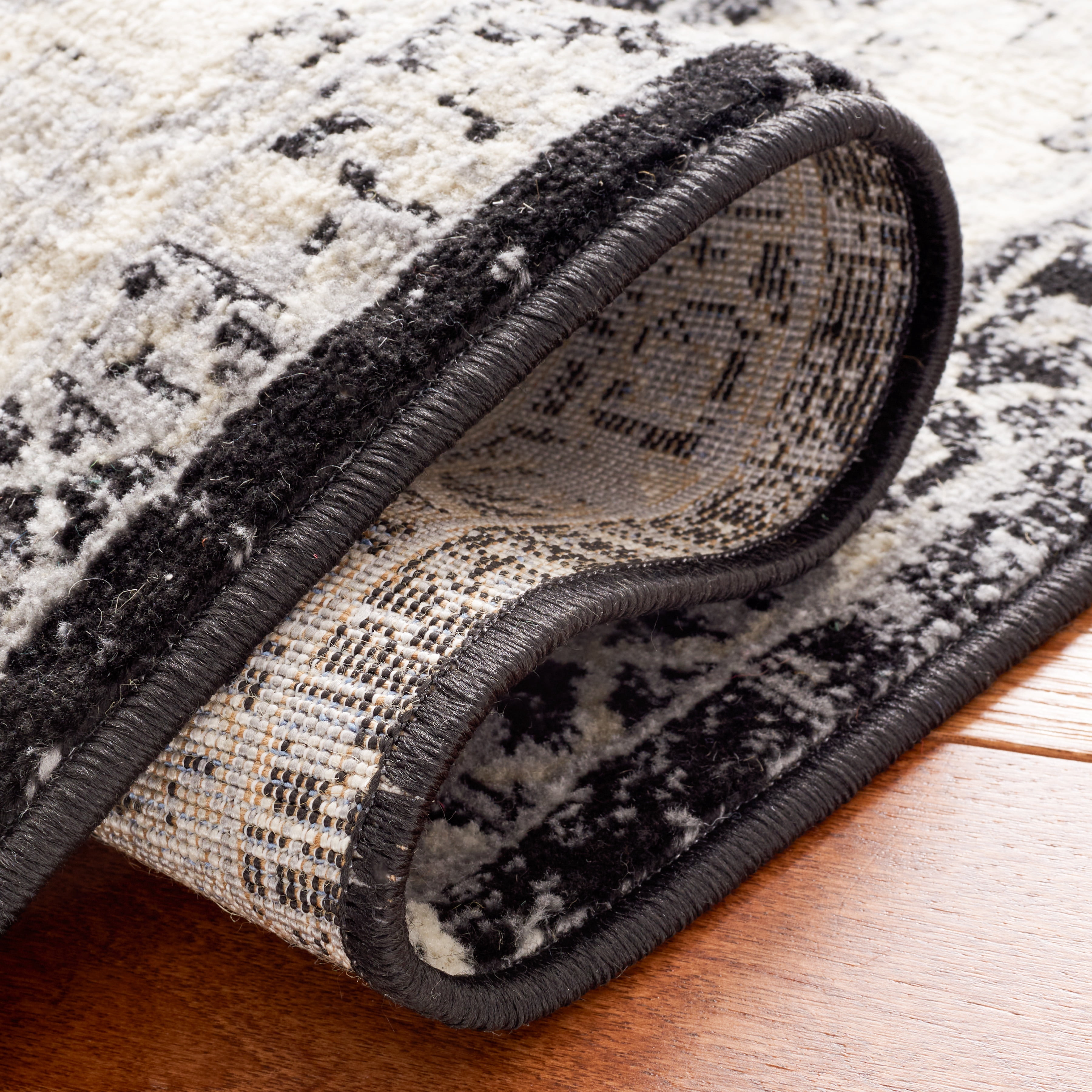 SAFAVIEH Brentwood Ezra Oriental Area Rug, Black/Ivory, 8' x 10'