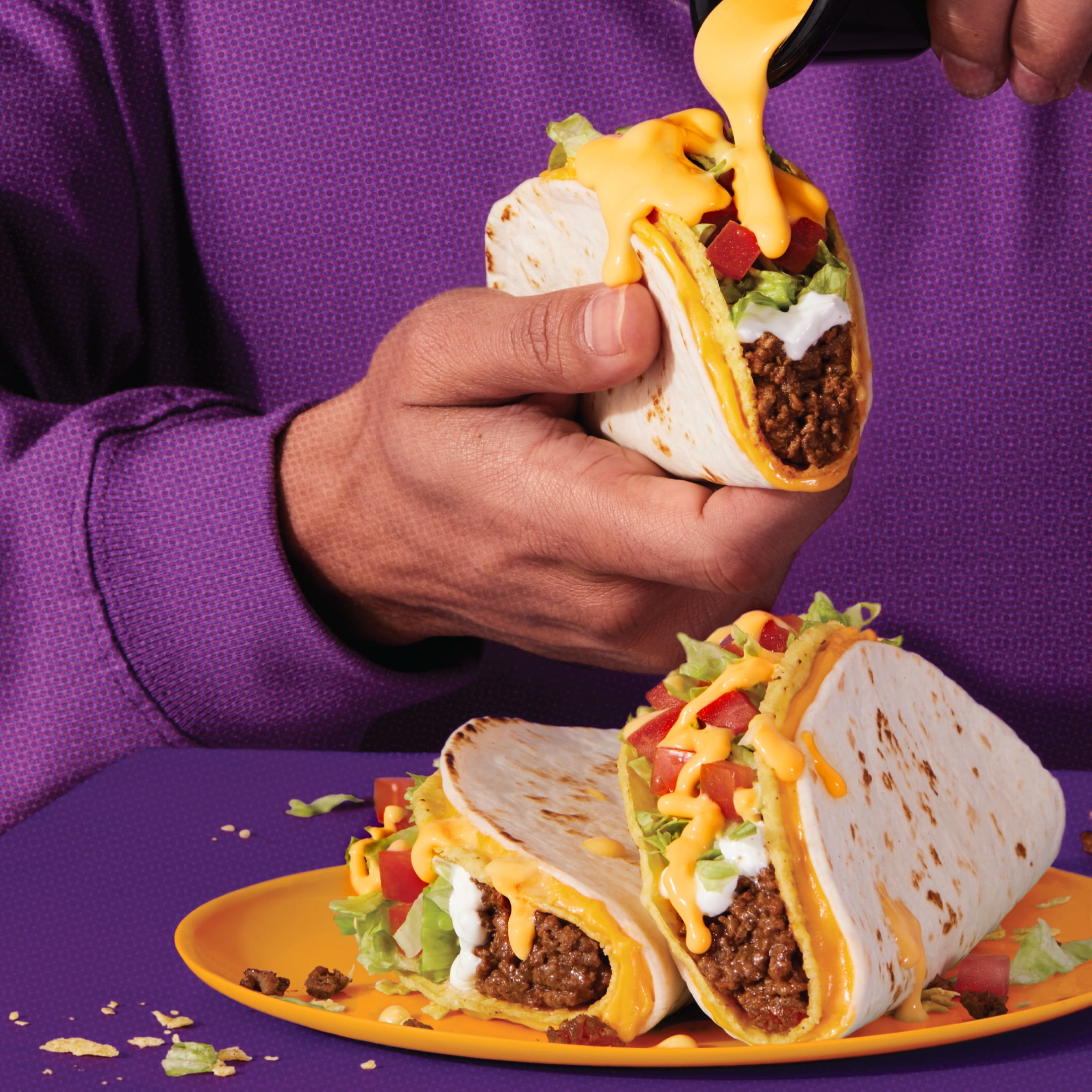 Taco Bell Medium Salsa Con Queso Cheese Dip, 16 oz Jar, Shelf-Stable