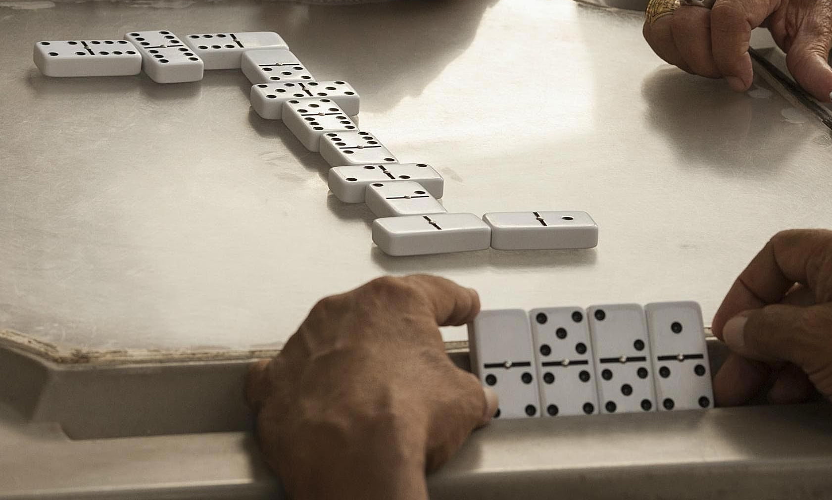 Bene Casa 55-Tile Handcrafted Cuban Double 9 Domino Set with Wooden Storage Box
