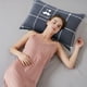 thumbnail image 1 of Almohada de cama suave, tamaño estándar, microfibra, con borde, ideal para dormir boca abajo o de lado. Colección White Home Hotel. Lavable a máquina. 73 x 48 cm., 1 of 7