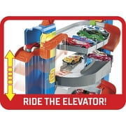 Hot Wheels City Stunt Garage Playset with 1 Toy Car in 1:64 Scale & Storage for 20+ Vehicles
