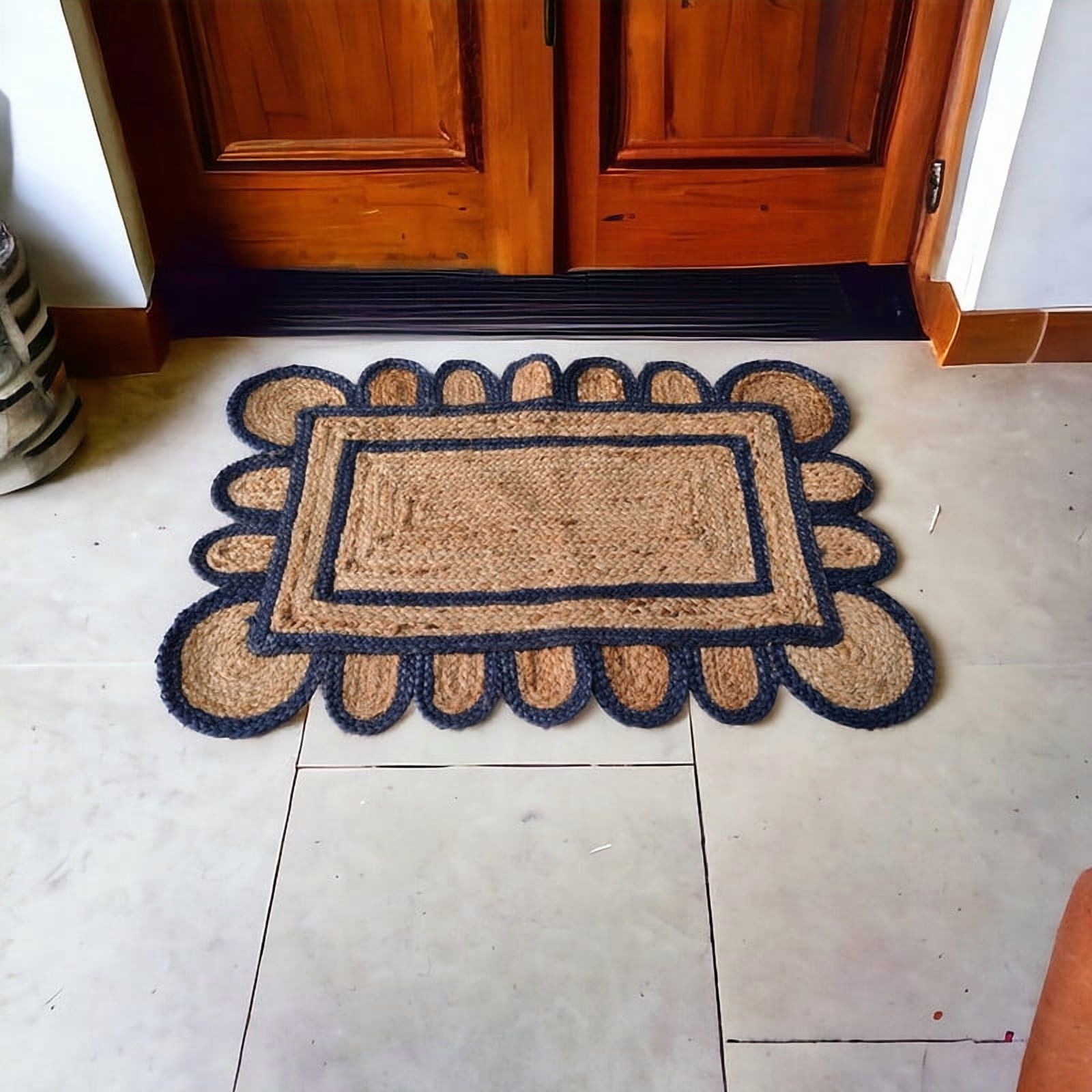 KLAVATE Scalloped Natural Mini Jute Rug