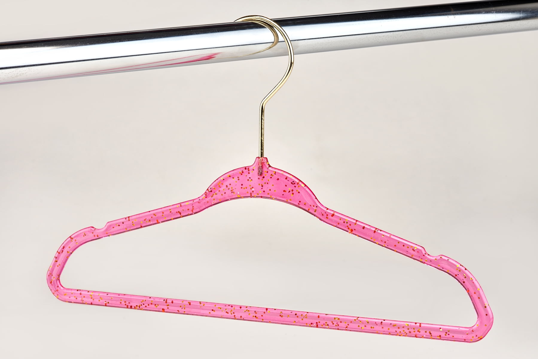 China Hot Sale Pink Glitter Plastic Clothes Hangers for Kids