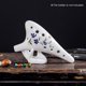 thumbnail image 5 of Ocarina de 12 hoyos en tono Do alto, decorada a mano con flores azules, incluye estuche protector, partitura y cordón para colgar. Perfecta para amantes de la música y principiantes., 5 of 6