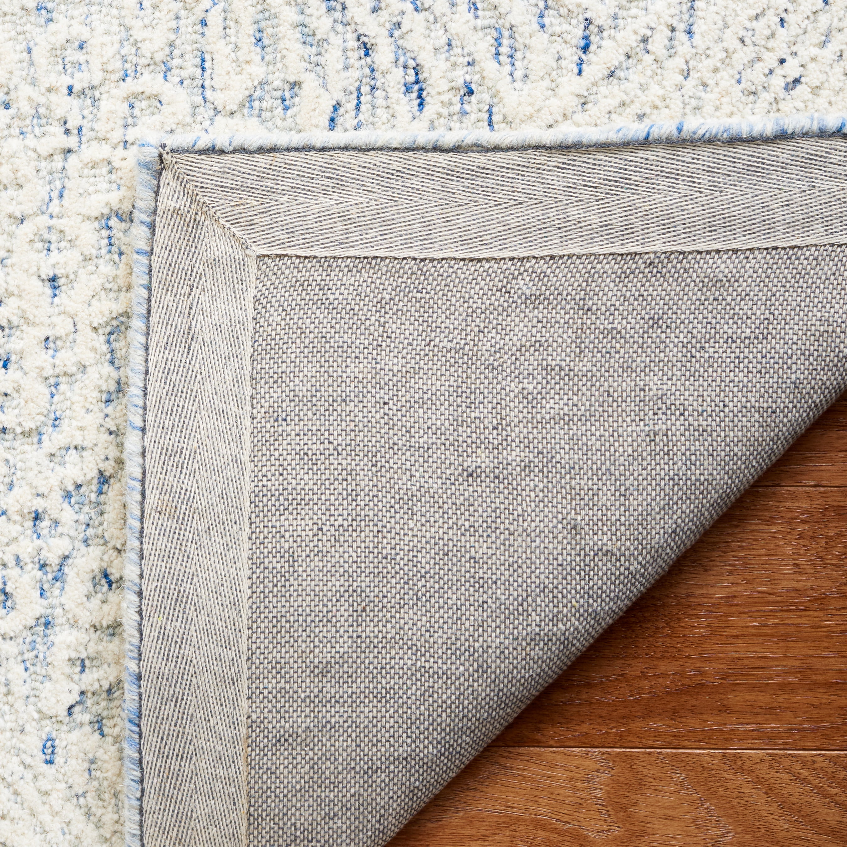 SAFAVIEH Ebony Abbott Floral Area Rug, Blue/Ivory, 6' x 6' Square