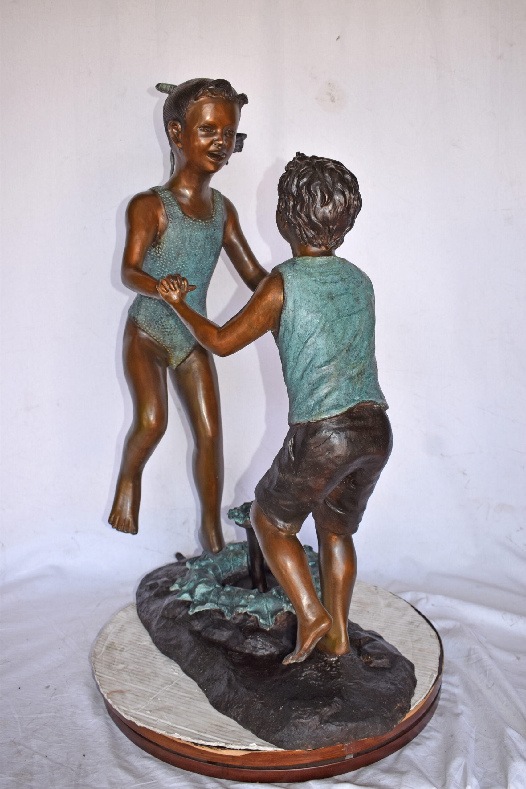 Nifao Outdoor Fountain Statue Bronze Boy and Girl Dancing Garden Patio Water Feature – Outdoor Garden Decor Sculpture, 28"L x 13"W x 38"H
