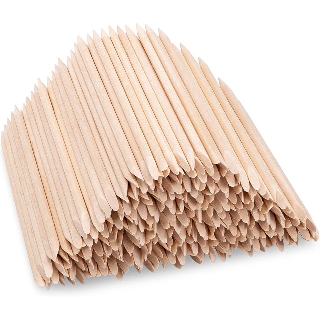 500 pcs palitos de madera nq naranja para uñas removedor de cutículas desechables para manicura y pedicura Paquete de 500 palitos de madera naranja (5 bolsas de 100), apilados en plano; doble extremo con punta fina y biselada, 11.3 cm (4.46") de largo y 0.39 cm de diámetro, superficie pulida sin rebabas, diseño ergonómico para empujar cutículas y limpiar esmalte; también son aptos para colocar brillos y ajustar detalles de nail art.