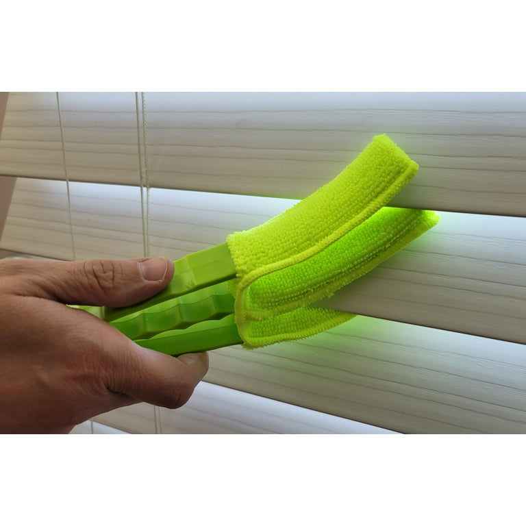 Window Blind Cleaner Duster Brush with Washable 3 Finger Microfiber Sleeve,  Shutter Cleaning Tool - Green 