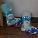 thumbnail image 3 of Paquete de 2 calcetines navideños con luz LED, calcetines navideños de muñeco de nieve de terciopelo azul con puño de piel sintética blanca JAMW Sencillez, 3 of 5