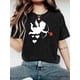 thumbnail image 1 of Camiseta estampada con flecha de Cupido y corazón para mujer. Cuello redondo negro, manga corta, informal. Ligera y transpirable. Perfecta para primavera, verano y otoño. Moderna. Estampada., 1 of 6