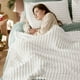 thumbnail image 1 of Manta Bedsure GentleSoft Cozy, forro polar de franela, doble, 150 x 200 cm, 1 of 9