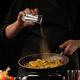 thumbnail image 5 of Juego de salero y pimentero, salero y pimentero con fondo de vidrio con tapa de acero inoxidable para cocinar en la cocina Zhivalor  Utensilios de Cocina, 5 of 5