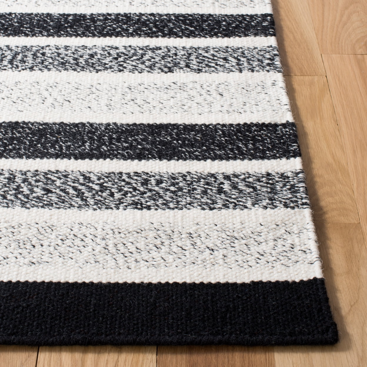 SAFAVIEH Kilim Carlie Striped Area Rug, Black/Ivory, 5' x 8'